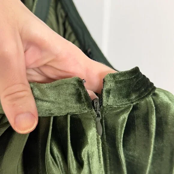 Abercrombie Green Pleated Velvet Midi Skirt,  Small - Picture 4 of 4